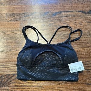 Lululemon NWT sports bra size 4 black